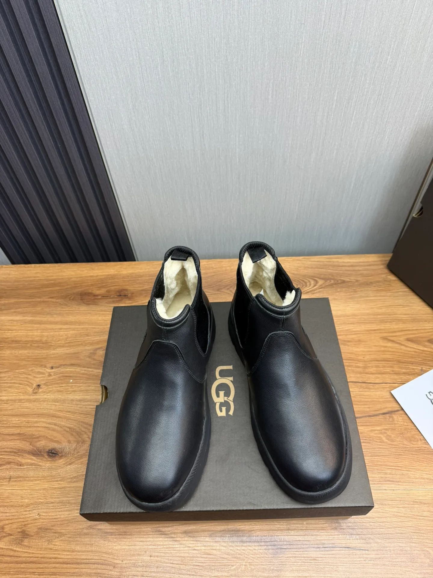 Men's shoes 💰480💰 [UGG] Hot winter warm boots 🐑Purely hand-stitched! Simple and stylish design, frosted cowhide➕Comfortable and warm wool➕UGG original outsole‼ ️Soft and comfortable to wear, good warmth retention, and excellent foot feel. Regular size 41-47
